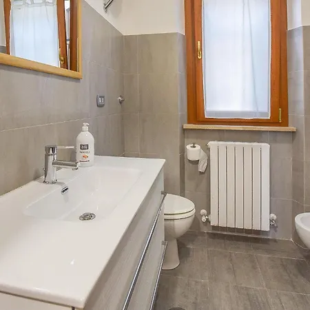 דירה Lovely In With Kitchen