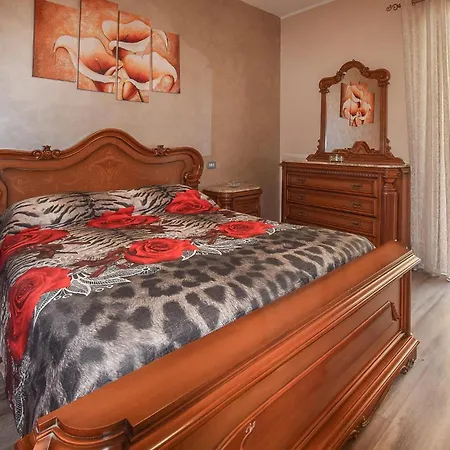 דירה Lovely In With Kitchen